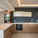 Modern Aria With Pool And Jacuzzi In Villa