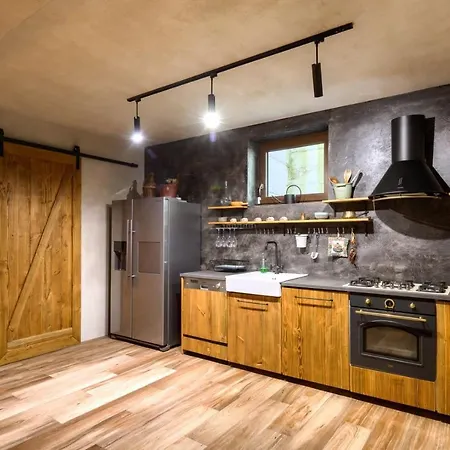 Modern Aria With Pool And Jacuzzi In