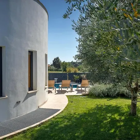 Villa Modern Aria With Pool And Jacuzzi In