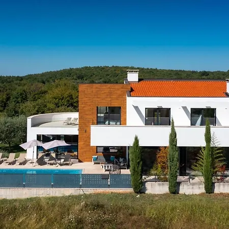 Villa Modern Aria With Pool And Jacuzzi In *