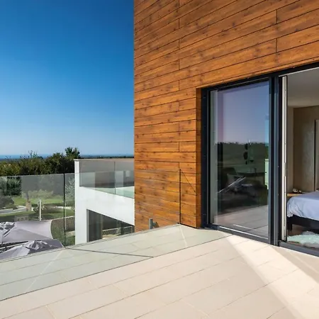 Modern Aria With Pool And Jacuzzi In Visnjan