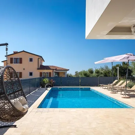 Modern Aria With Pool And Jacuzzi In Villa
