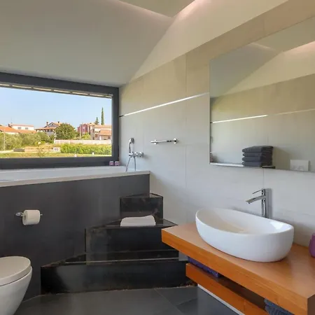Modern Aria With Pool And Jacuzzi In * Višnjan