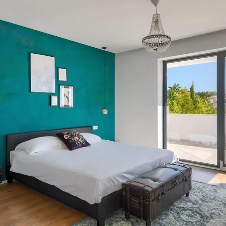 Villa Modern Aria With Pool And Jacuzzi In
