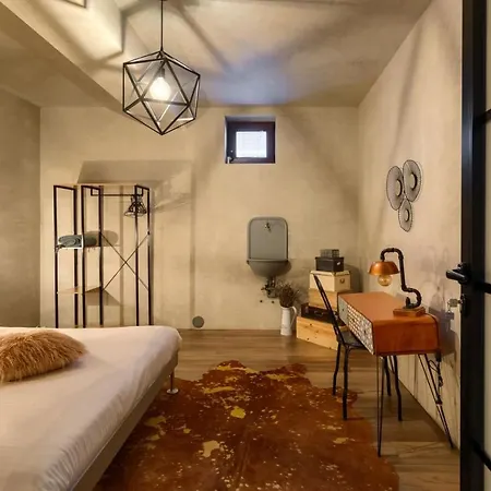 ヴィラ Modern Aria With Pool And Jacuzzi In *