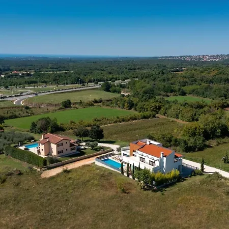 Villa Modern Aria With Pool And Jacuzzi In