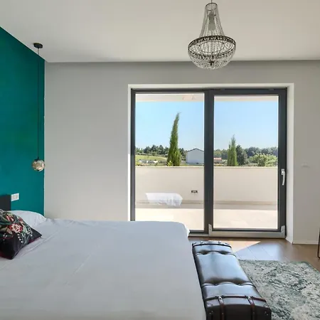Villa Modern Aria With Pool And Jacuzzi In