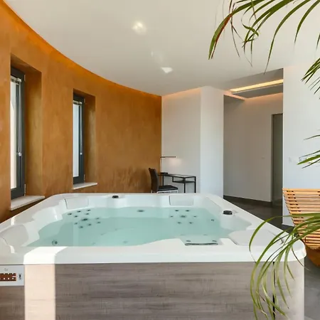 Villa Modern Aria With Pool And Jacuzzi In Višnjan