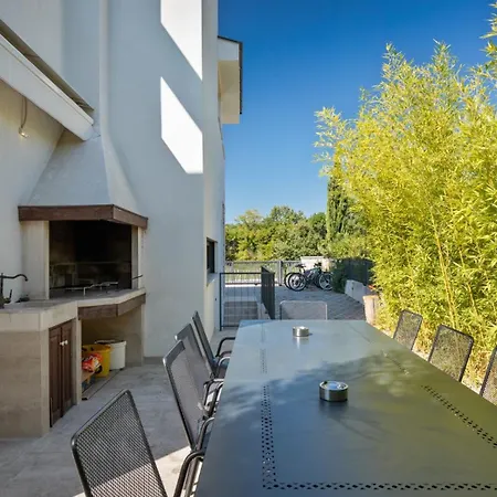 Villa Modern Aria With Pool And Jacuzzi In