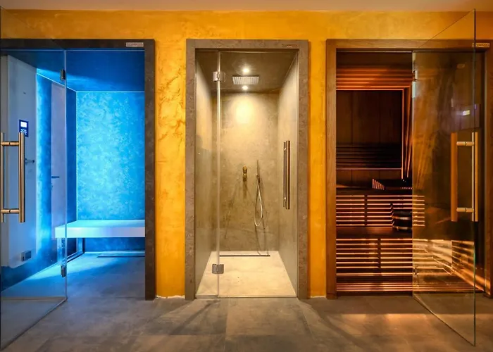 Modern Aria With Pool And Jacuzzi In *