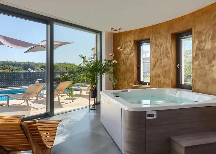 Modern Aria With Pool And Jacuzzi In Villa