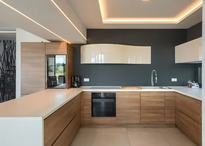 Modern Aria With Pool And Jacuzzi In Villa