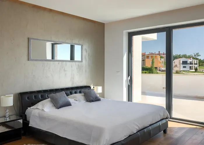 Villa Modern Aria With Pool And Jacuzzi In