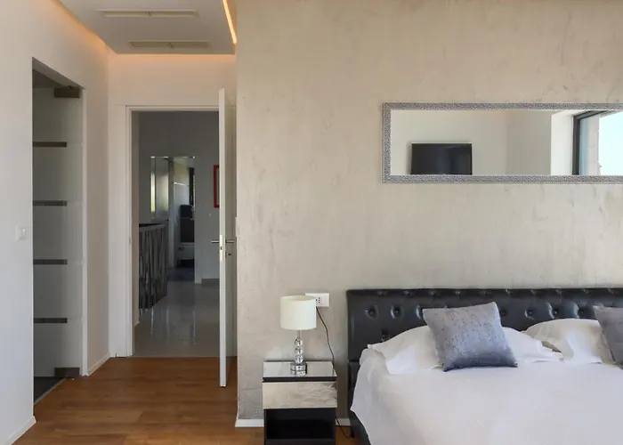 Villa Modern Aria With Pool And Jacuzzi In Višnjan