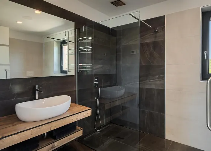 Villa Modern Aria With Pool And Jacuzzi In