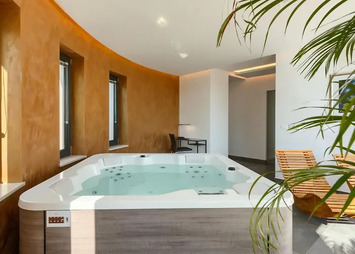 Villa Modern Aria With Pool And Jacuzzi In Višnjan