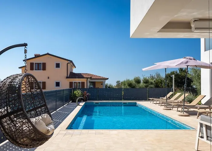 Villa Modern Aria With Pool And Jacuzzi In Višnjan