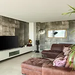 Modern Aria With Pool And Jacuzzi In Vila Visnjan