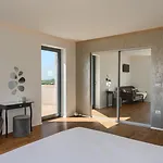 Modern Aria With Pool And Jacuzzi In *
