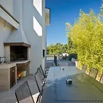 Vila Modern Aria With Pool And Jacuzzi In