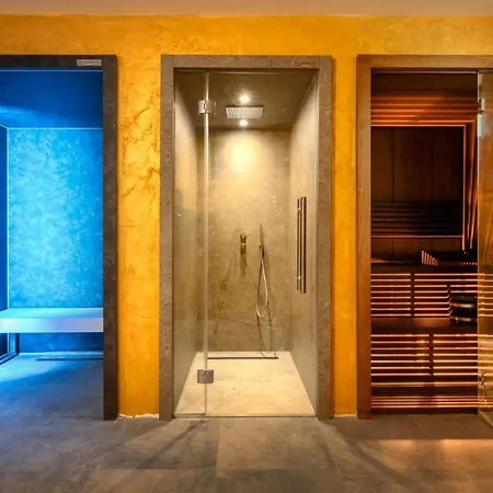 Modern Aria With Pool And Jacuzzi In *