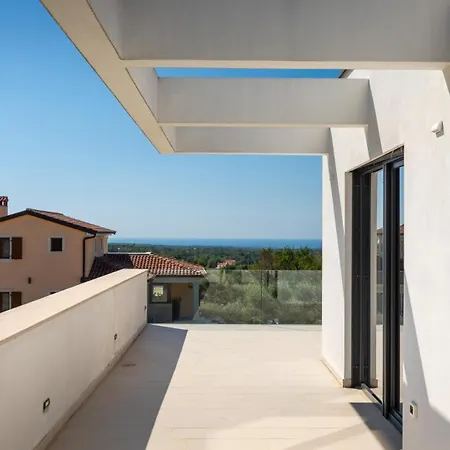 Modern Aria With Pool And Jacuzzi In