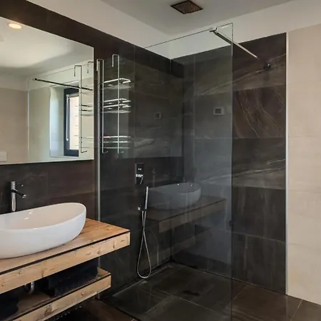 Villa Modern Aria With Pool And Jacuzzi In
